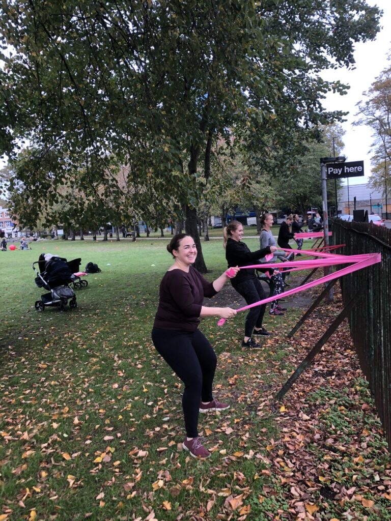 Outdoor postnatal fitness class for mums and babies on Turnham Green, Chiswick.